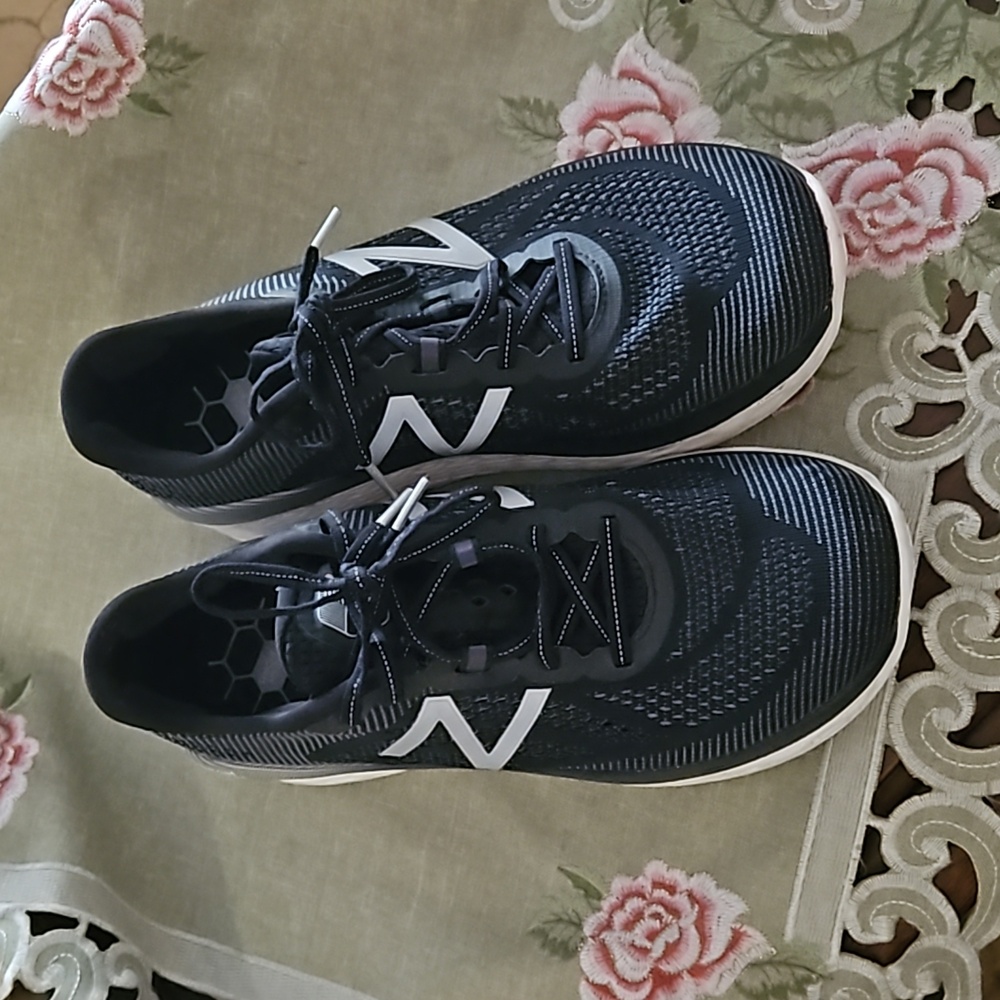 Men's New Balance fresh to sneakers - Picture 1 of 8